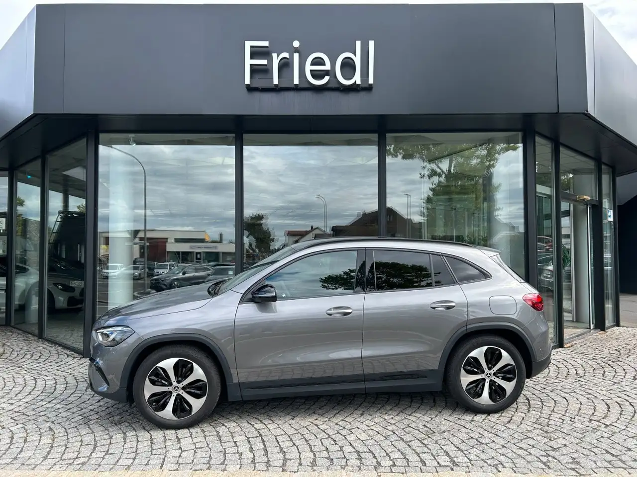 Mercedes-Benz GLA 200 EDITION Night, Multibeam, Memory, Keyles — photo 1 of 16