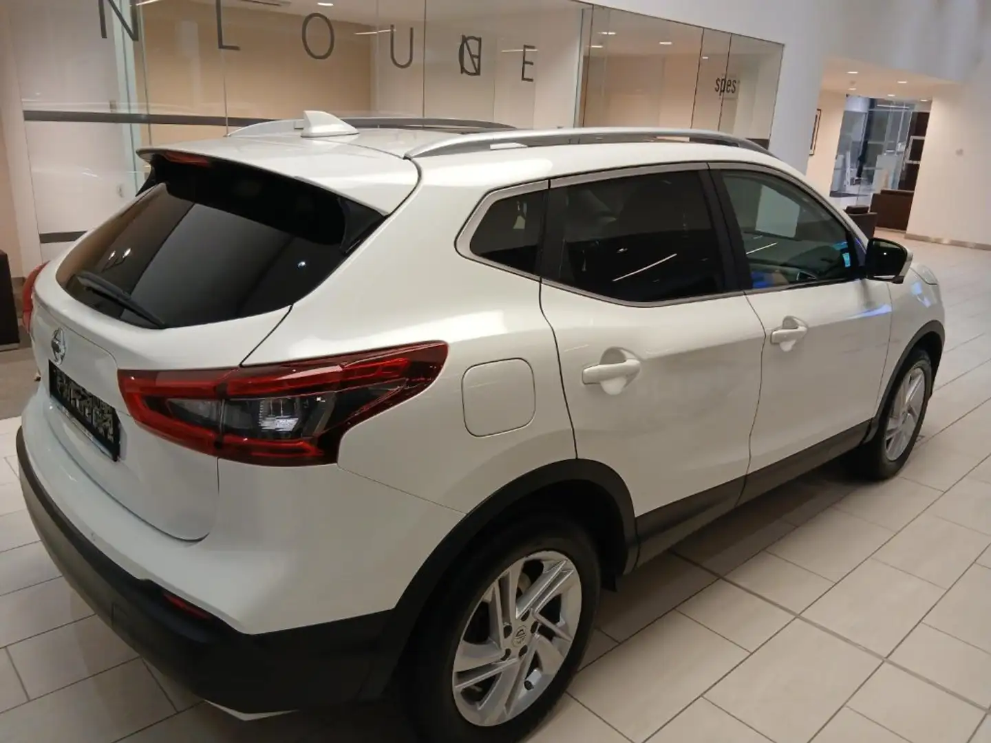 Nissan Qashqai 1.2DIGT N-CON 6MT DES Weiß - 2