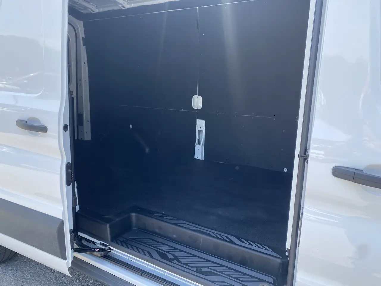 Ford Transit Cargo Van снимка Ford Transit Cargo Van