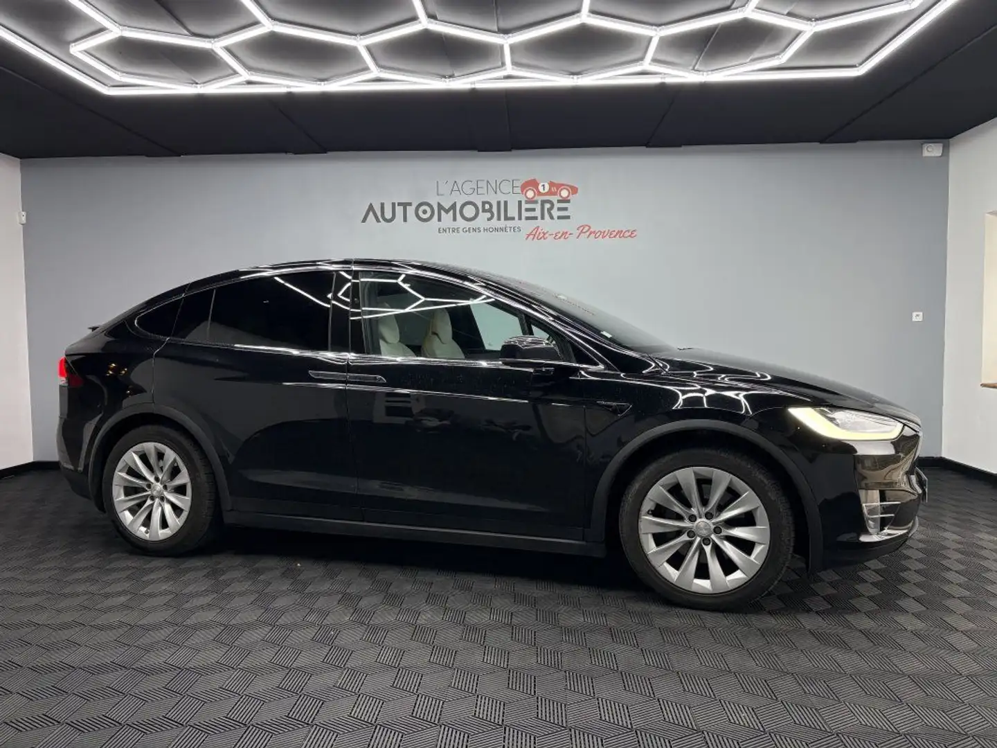Tesla Model X 100D AWD 525 CV / Standard Range / Autopilote amélioré / 6 Pneus été / 4 Pneus hiver Negro - 1