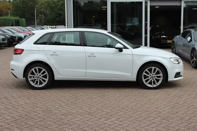 Audi A3 view 5