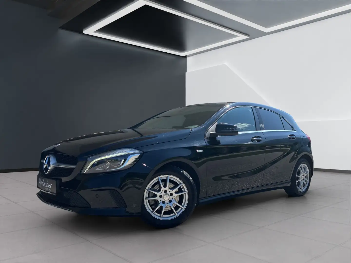 Mercedes-Benz A 160 Urban PTS Shz LED Klima Schwarz - 2