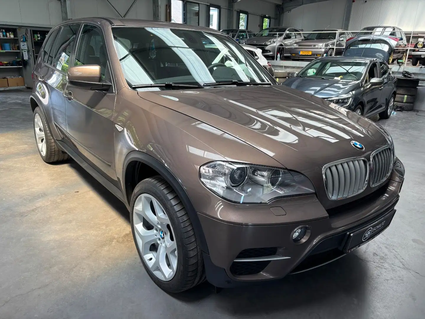 BMW X5 3.0  xDrive40d Braun - 1