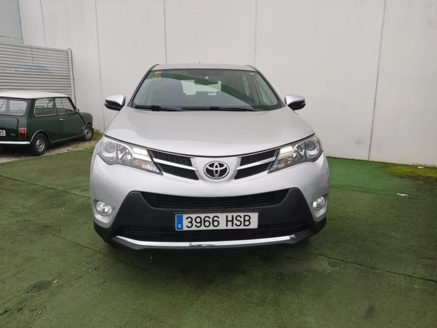 Toyota RAV 4 120D Advance 4x2 Gris - 2