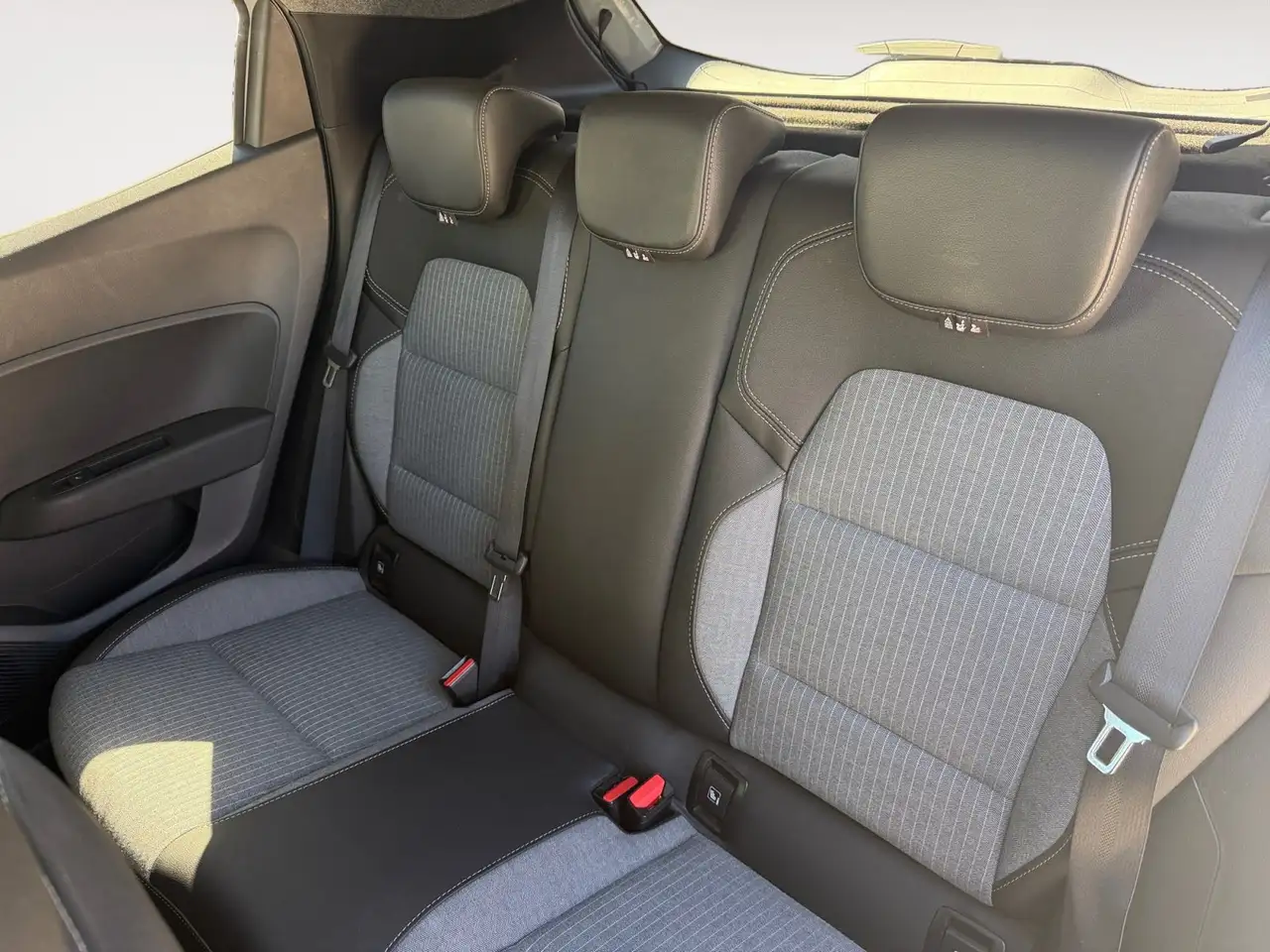 Renault Clio Citadine 5 portes — photo 11