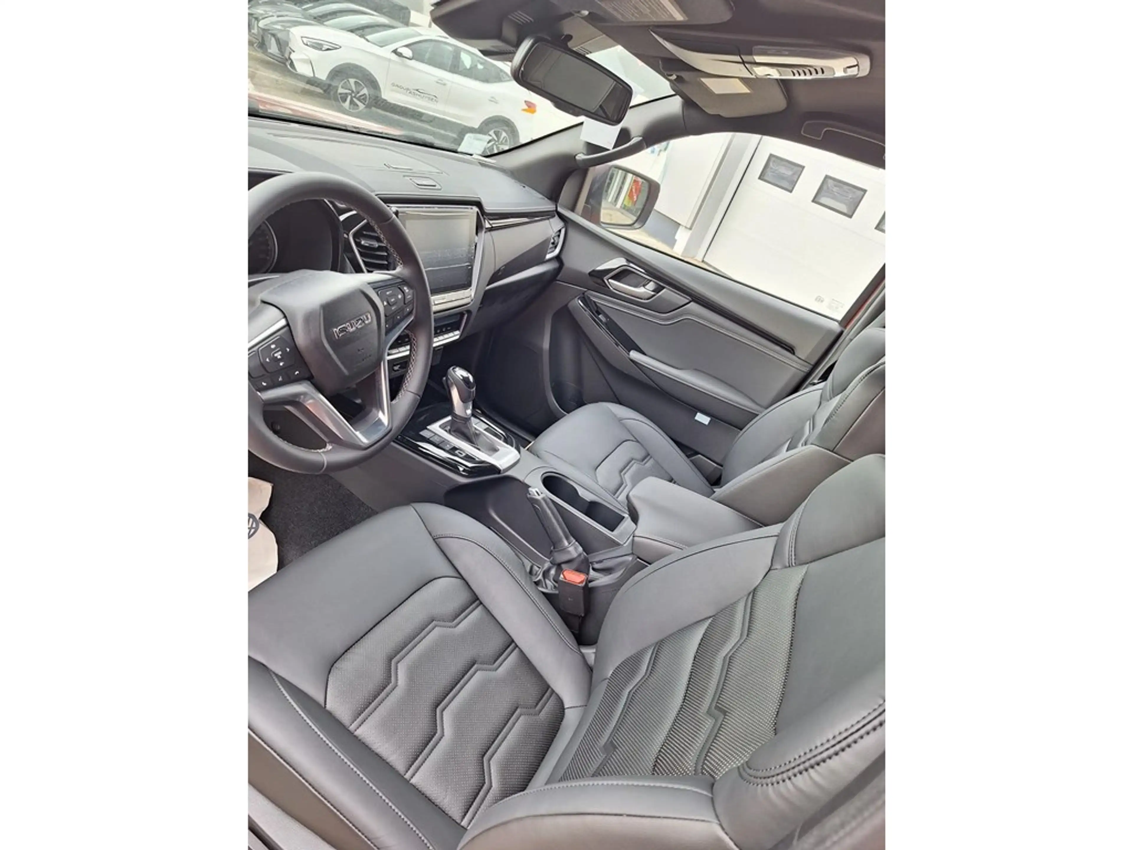 Isuzu D-Max D-MAX 23 DC V-CROSS 4WD AT — photo 6