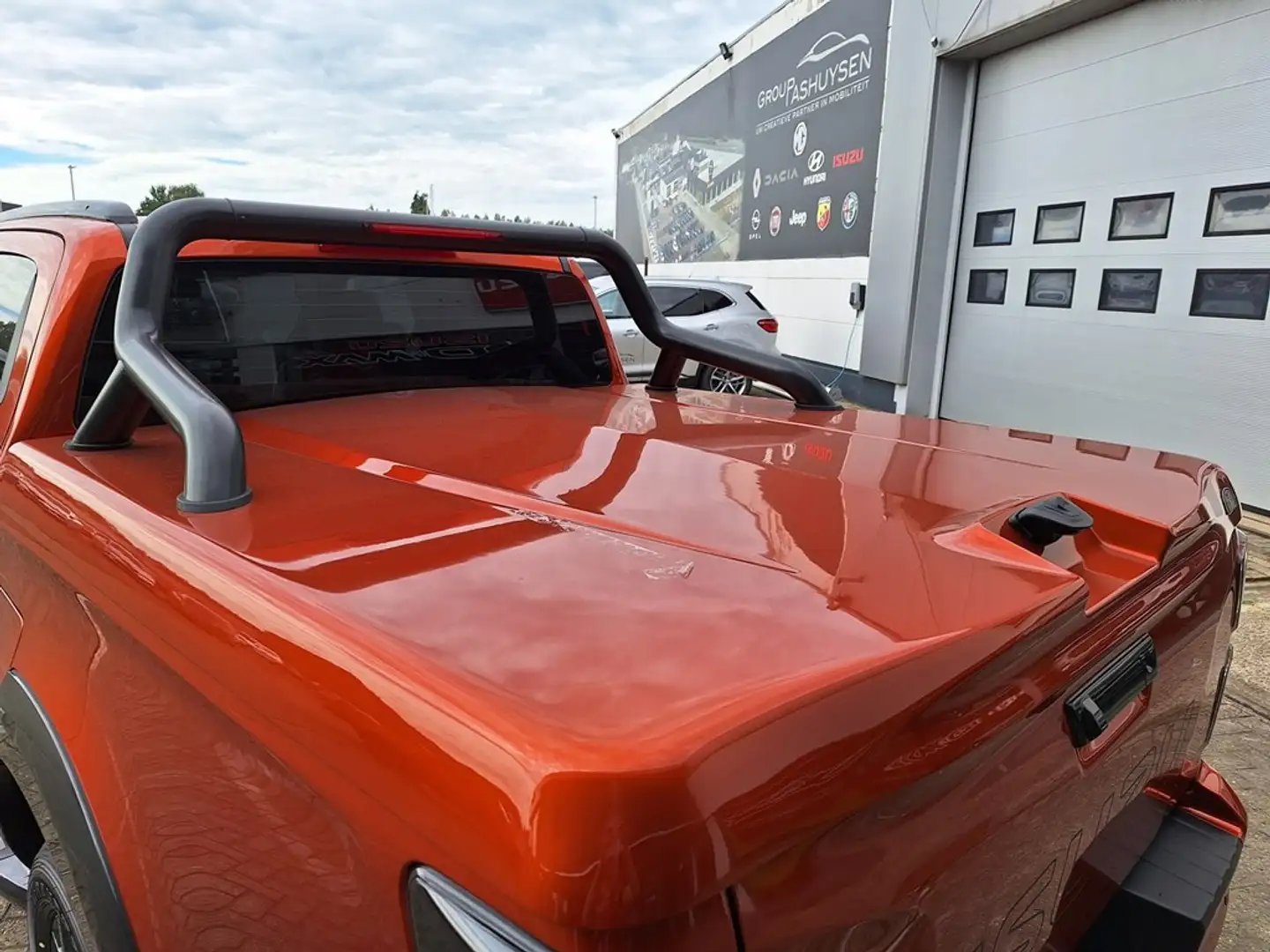 Isuzu D-Max D-MAX 23 DC V-CROSS 4WD AT Orange - 2