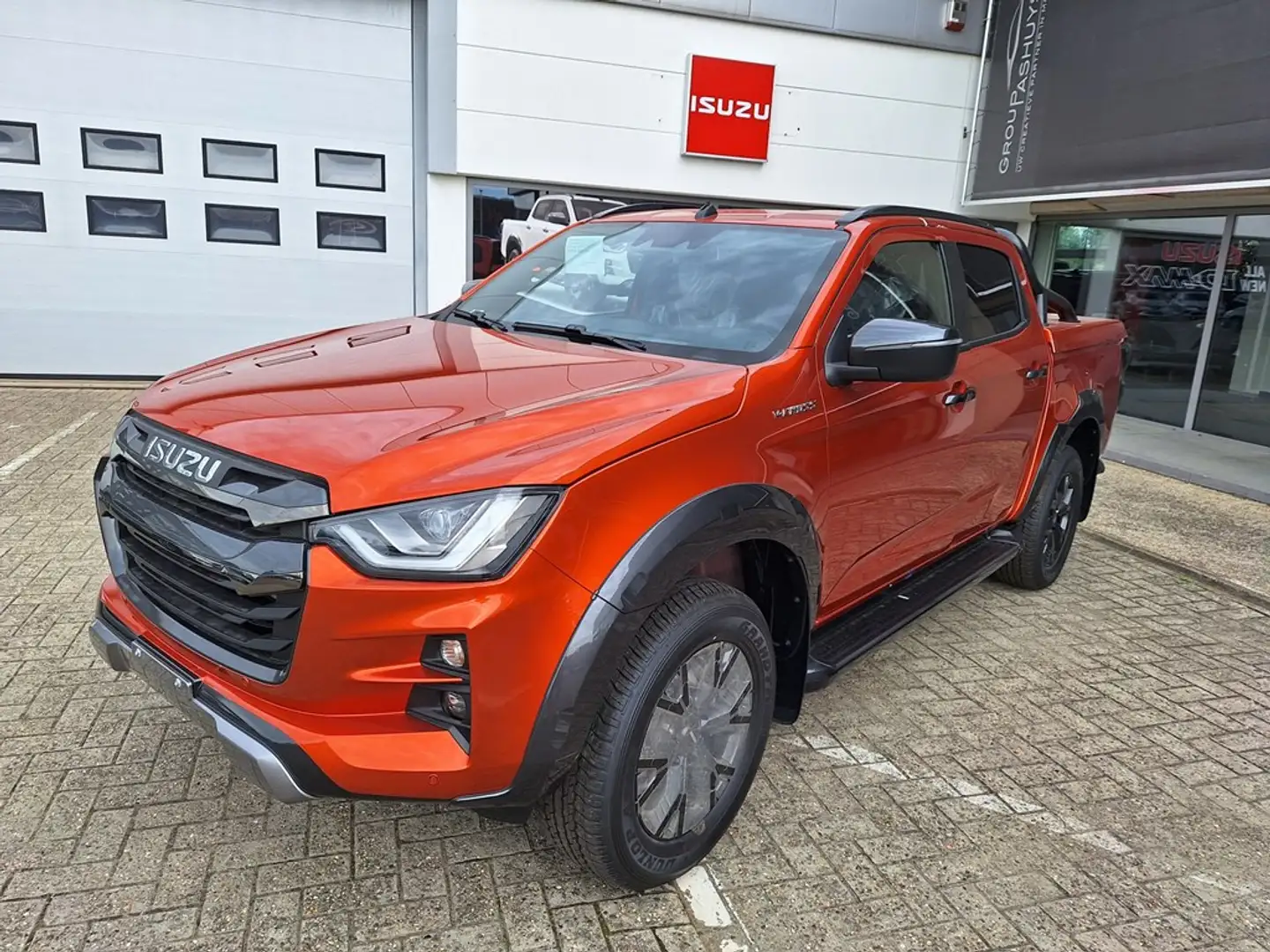 Isuzu D-Max D-MAX 23 DC V-CROSS 4WD AT Oranje - 1