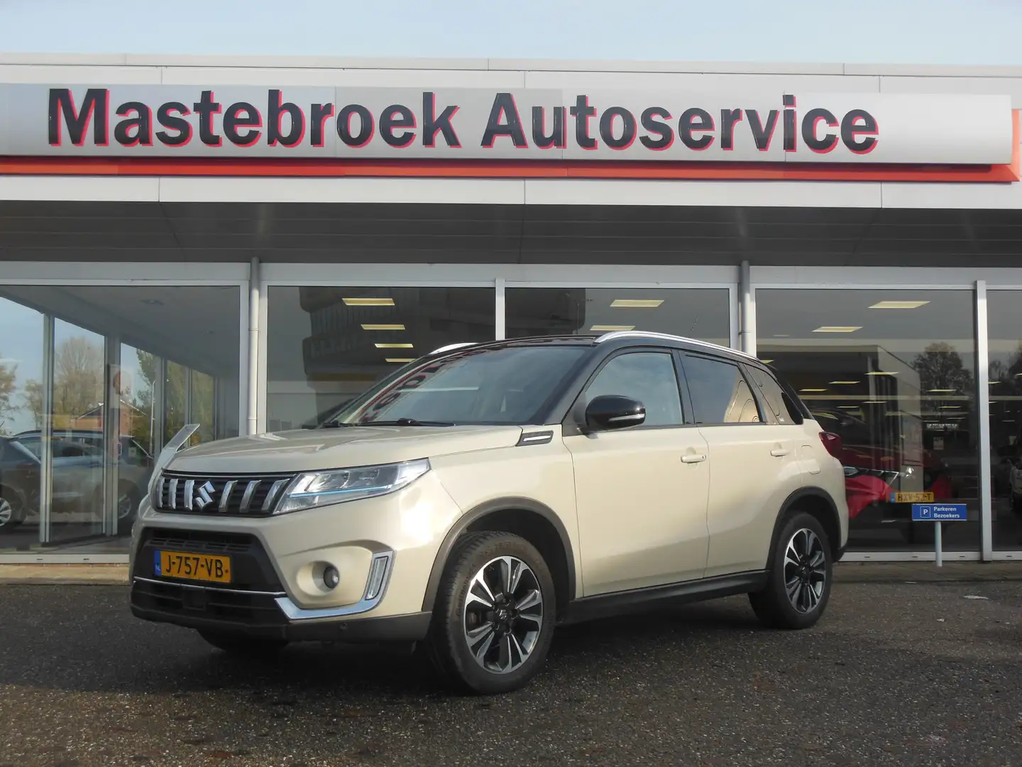 Suzuki Vitara 1.4 Boosterjet Style Smart Hybrid Staat in Hardenb Bruin - 1