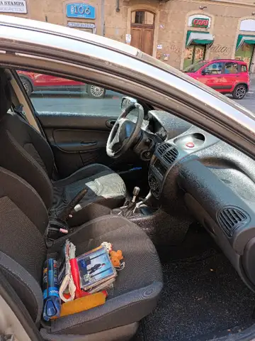 Peugeot 206 view 7
