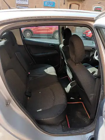 Peugeot 206 view 8