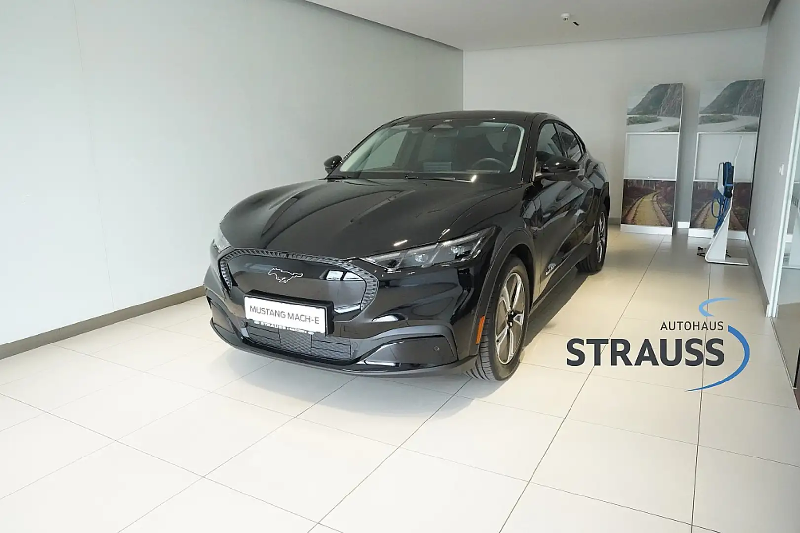Ford Mustang Mach-E Elektro 72,6kWh Standard Range Чёрный - 1
