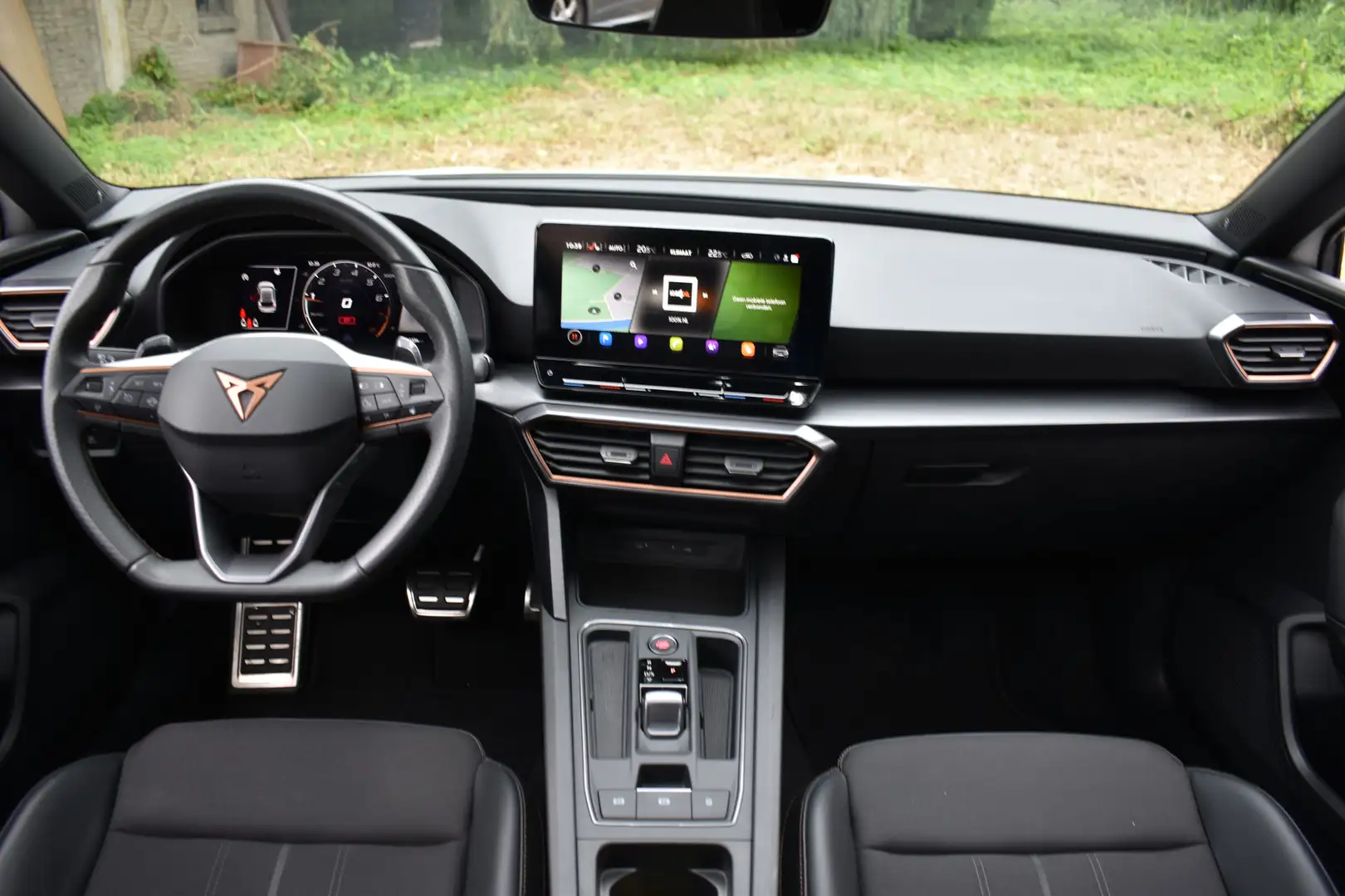 CUPRA Leon 2.0 TSI VZ 300PK DSG PERFORMANCE CAMERA/BEATS/PANO Wit - 2