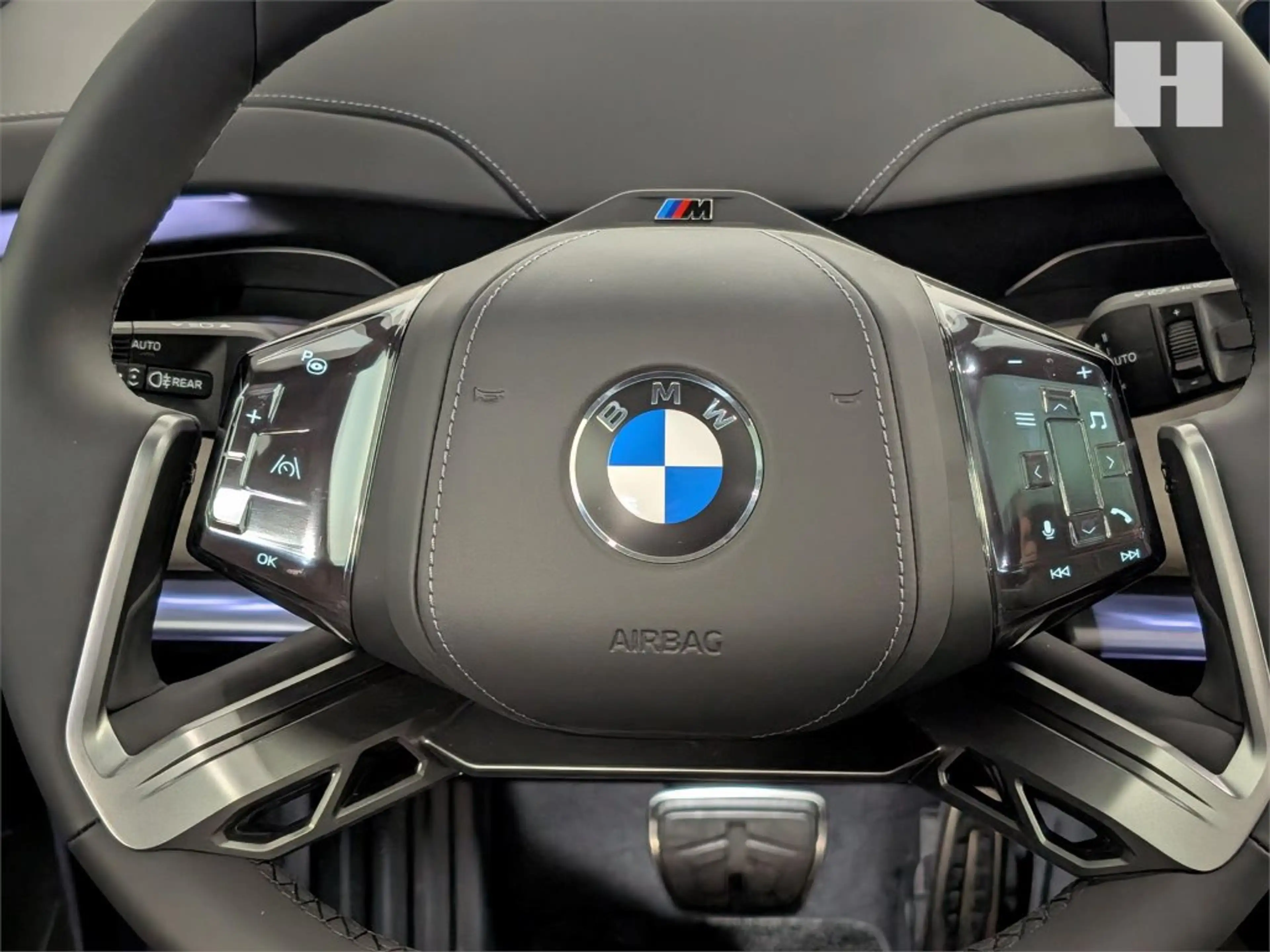 BMW i7 60 xDrive — photo 13