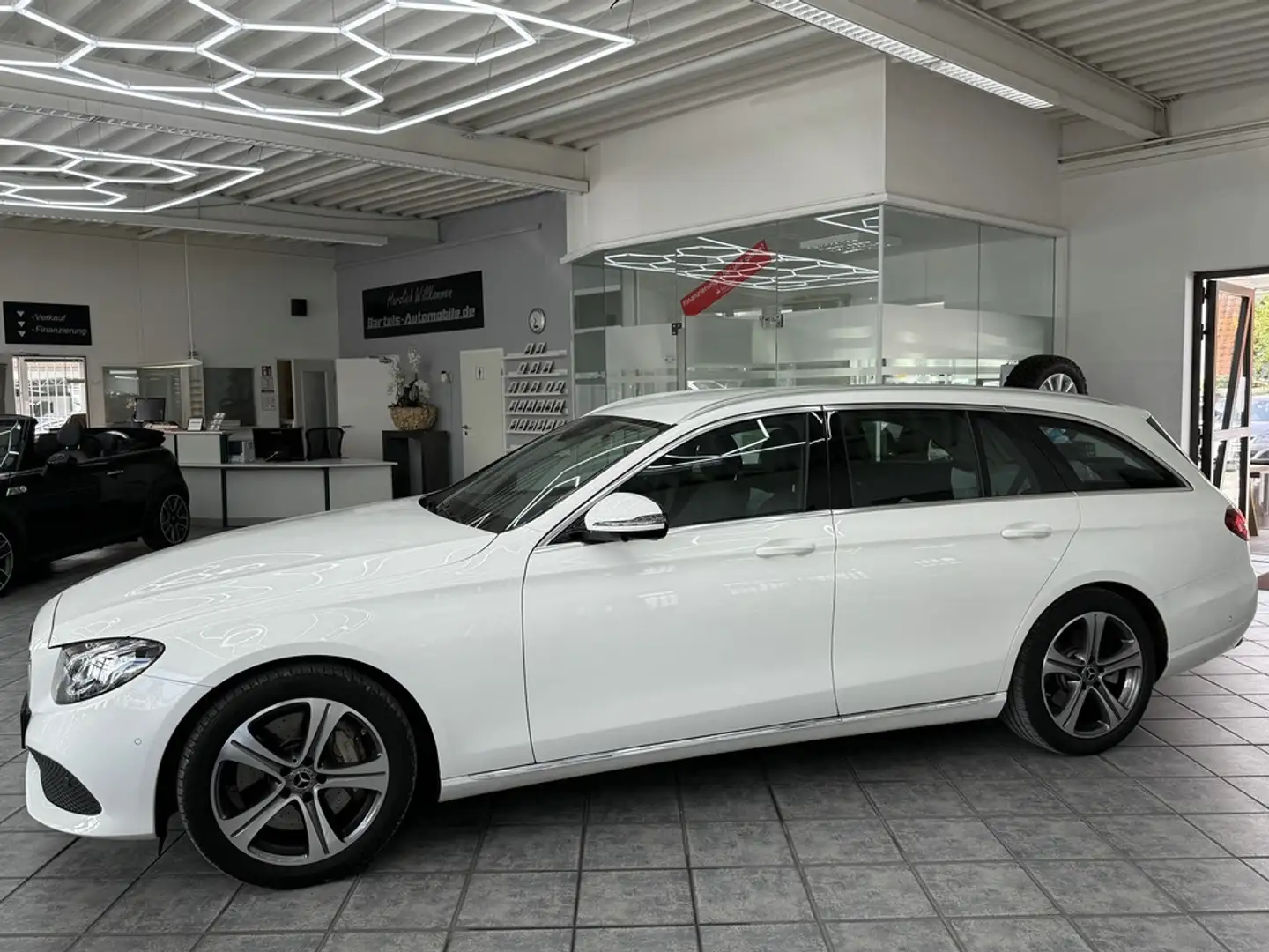 Mercedes-Benz E 350 T d Avantgarde, LED, Leder, ACC, 9G-Tronic Weiß - 2