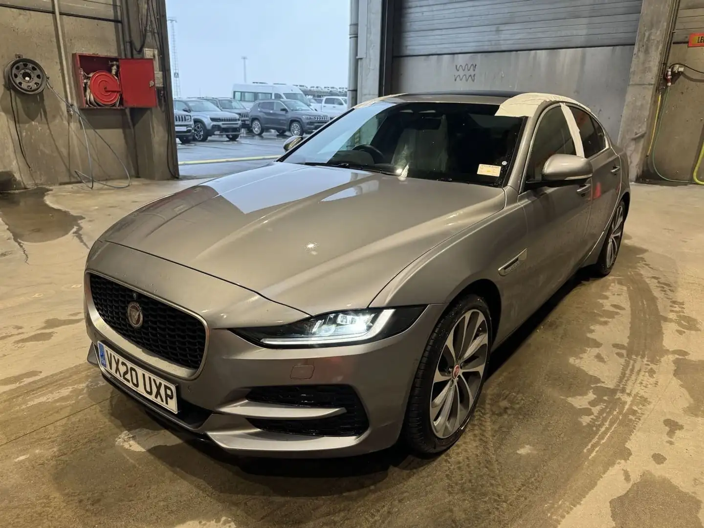 Jaguar XE RHD D200 HSE AWD MHEV 2.0L Diesel 8-Spd AT 204bhp Grau - 1