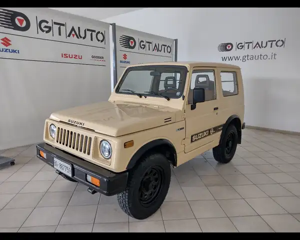 Suzuki SJ410 Berlina De Luxe