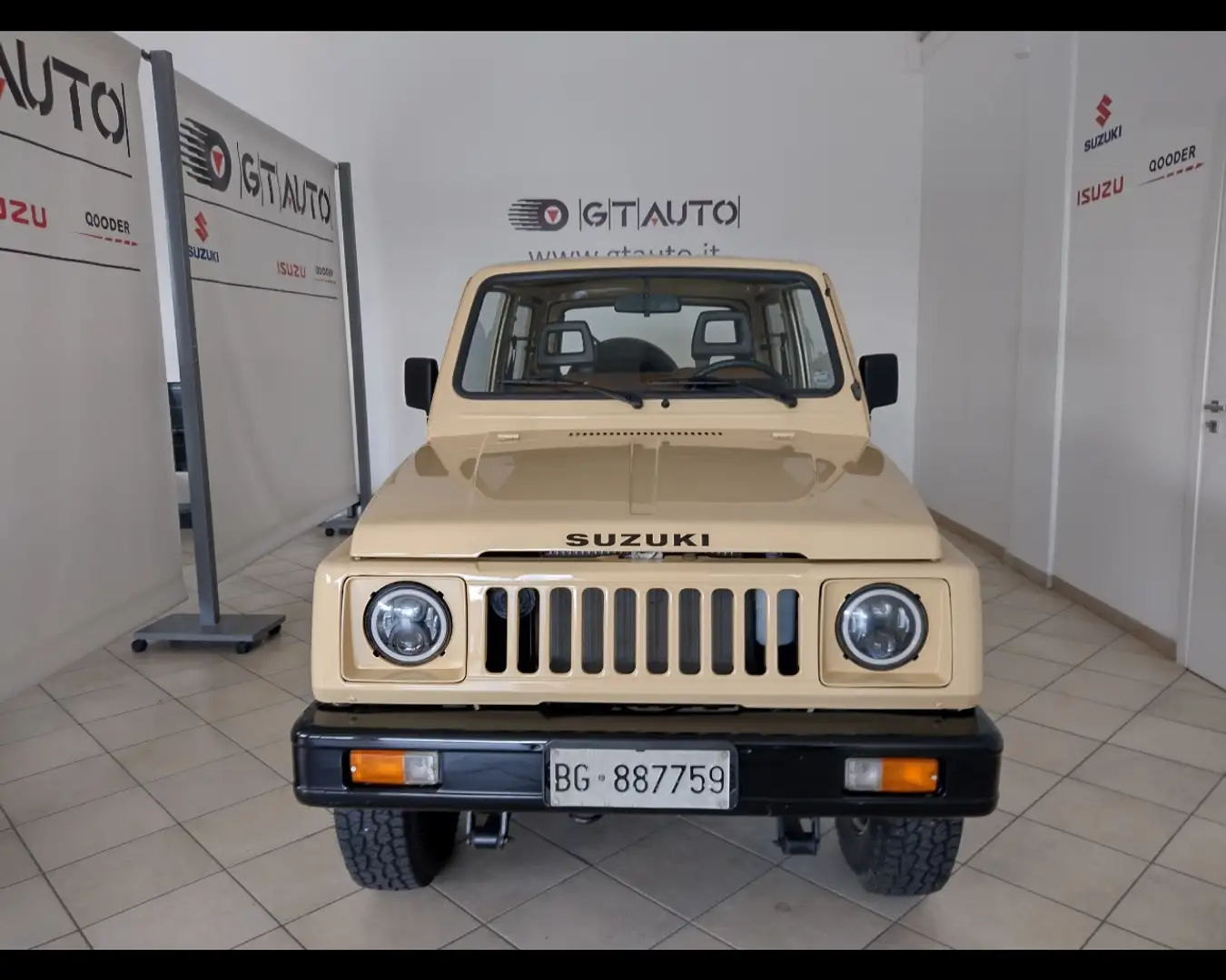 Suzuki SJ410 Berlina De Luxe Beige - 2