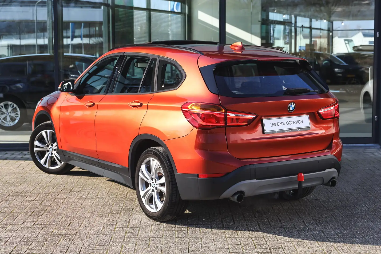 BMW X1 xDrive20i High Executive Automaat / Panoramadak / Oranje - 2