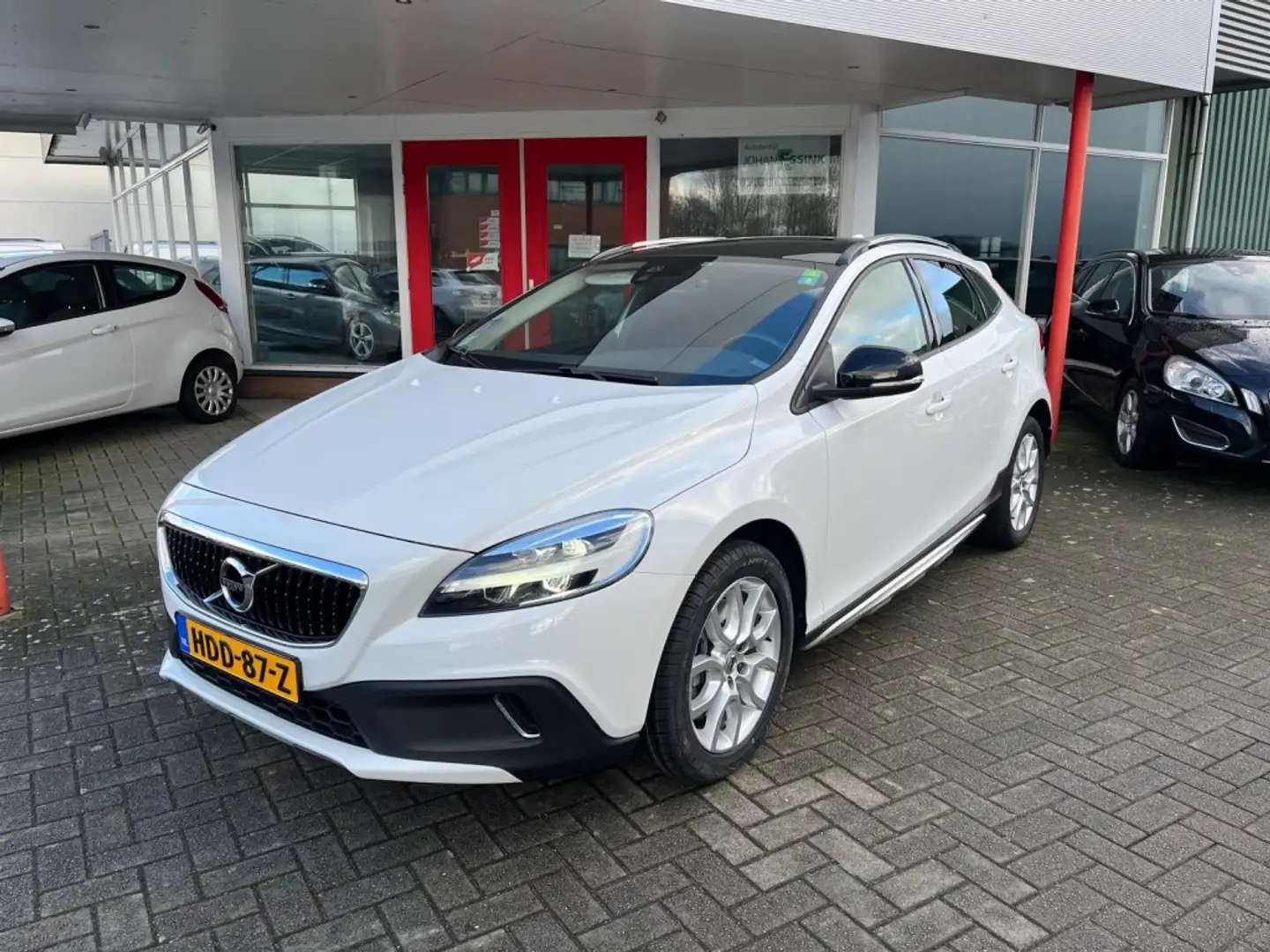 Volvo V40 Cross Country Cross Country 2.0 T3 Momentum Panorama dak/Led Kop Alb - 1