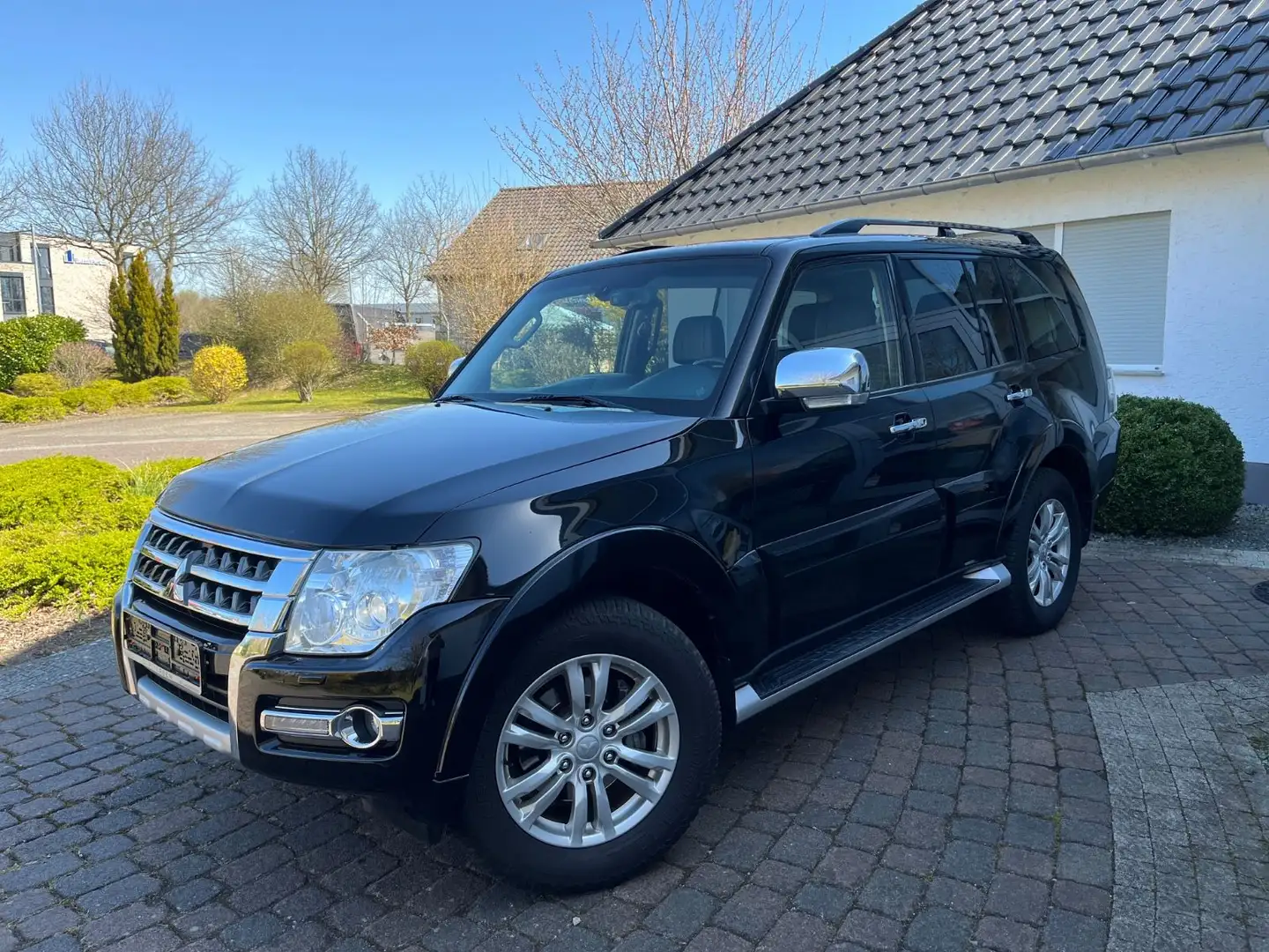 Mitsubishi Pajero 3.2 DI-D Top Kamera Pano SD 7-Sitze Leder Negro - 1