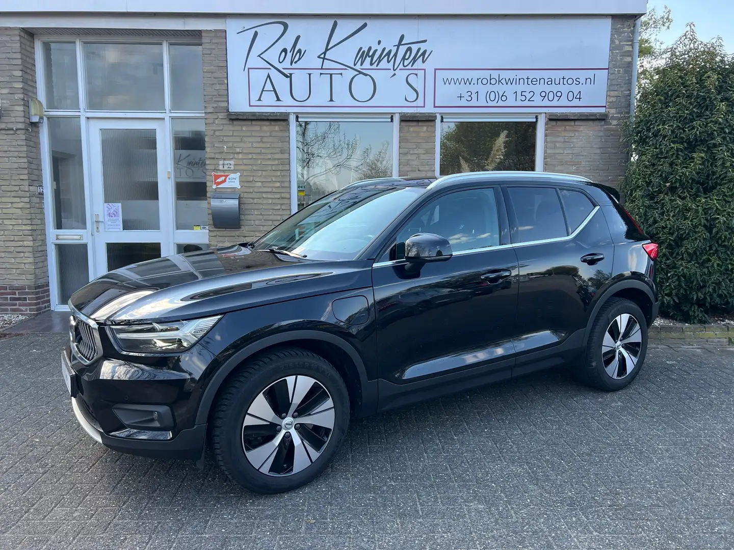 Volvo XC40 1.5 T4 Recharge Momentum Noir - 2