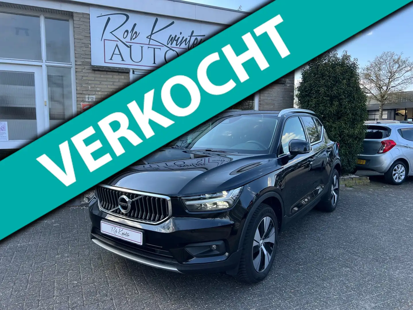 Volvo XC40 1.5 T4 Recharge Momentum Zwart - 1