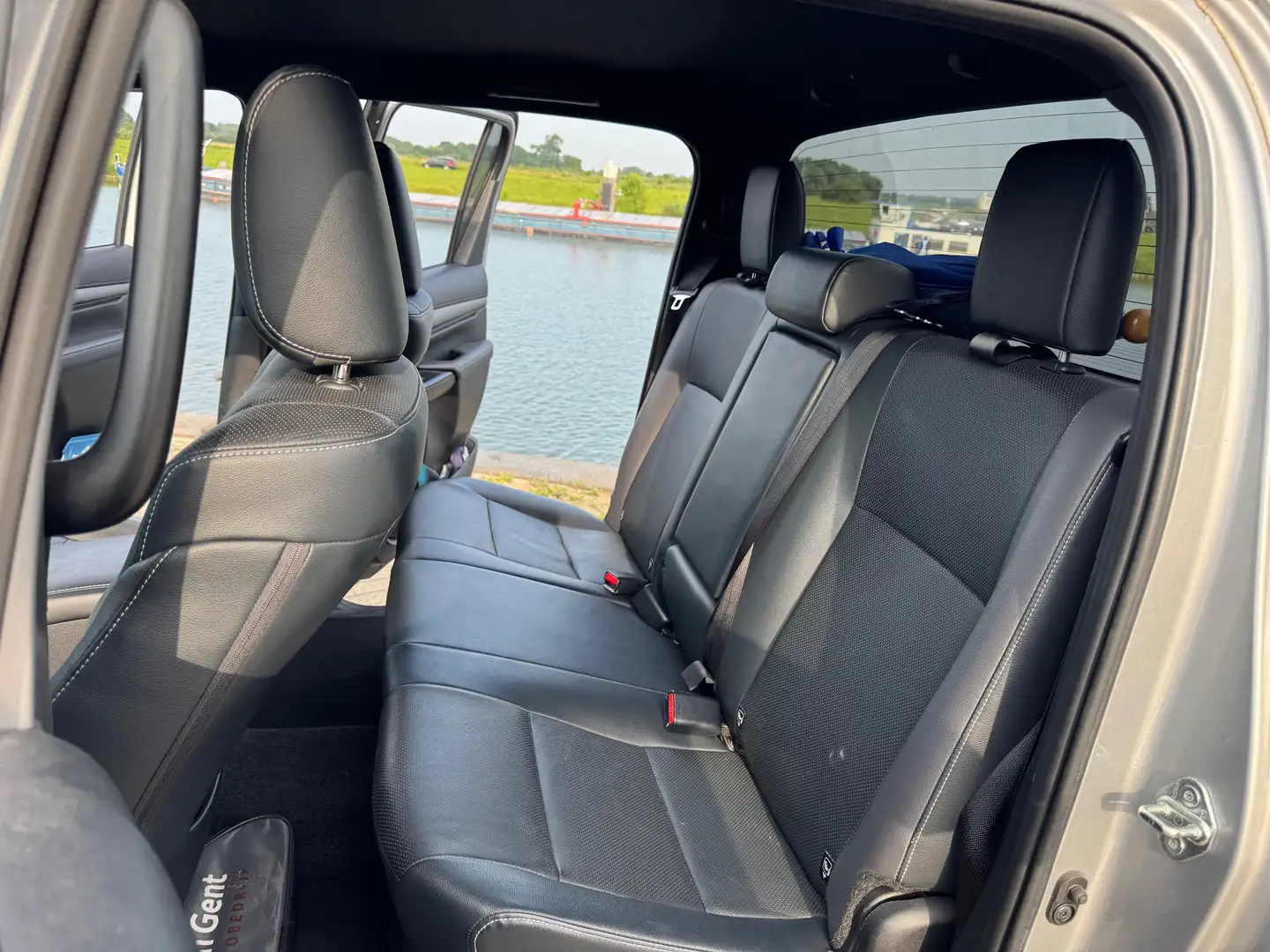 Toyota Hilux INCL BPM EN BTW  5 PERS  1 EIG 2 JR GARANTIE  BTW Zilver - 2