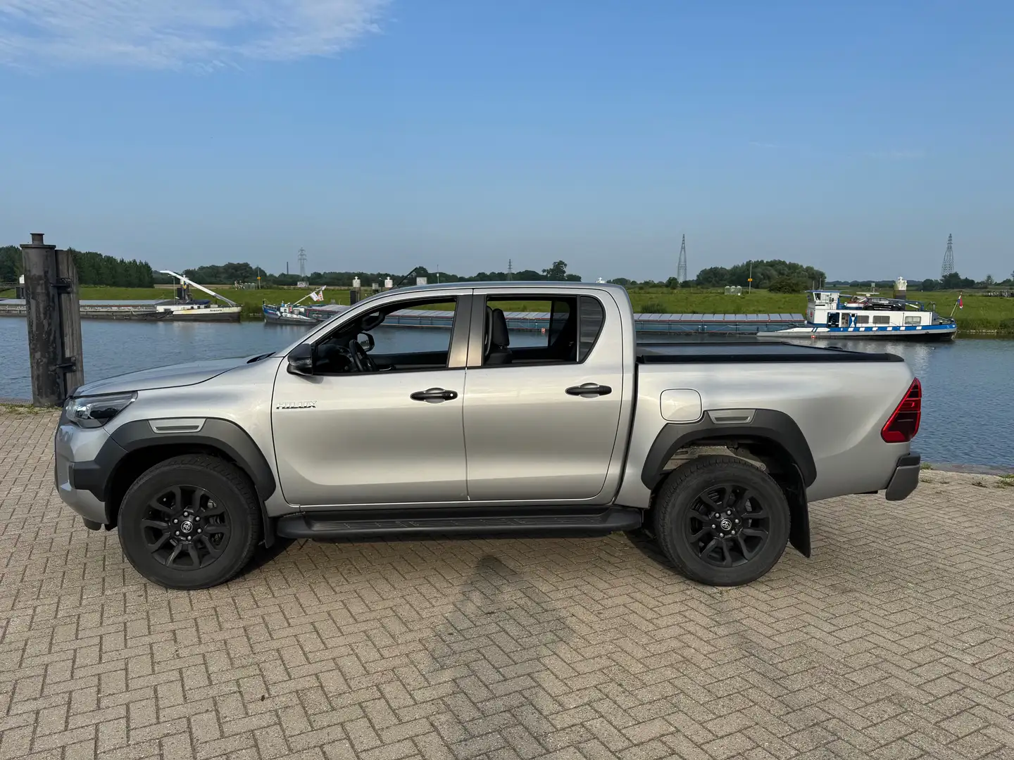 Toyota Hilux INCL BPM EN BTW  5 PERS  1 EIG 2 JR GARANTIE  BTW Zilver - 1
