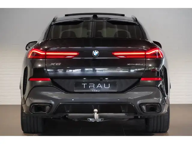 BMW X6 view 5