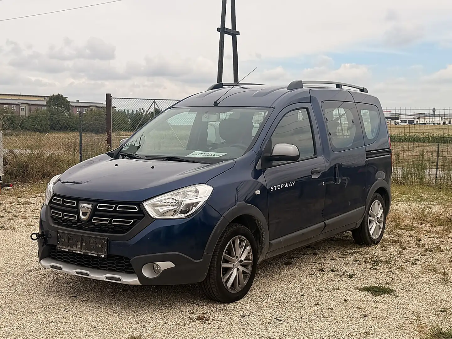 Dacia Dokker Stepway TCe 130 S&S*MOTORSCHADEN* Grau - 1