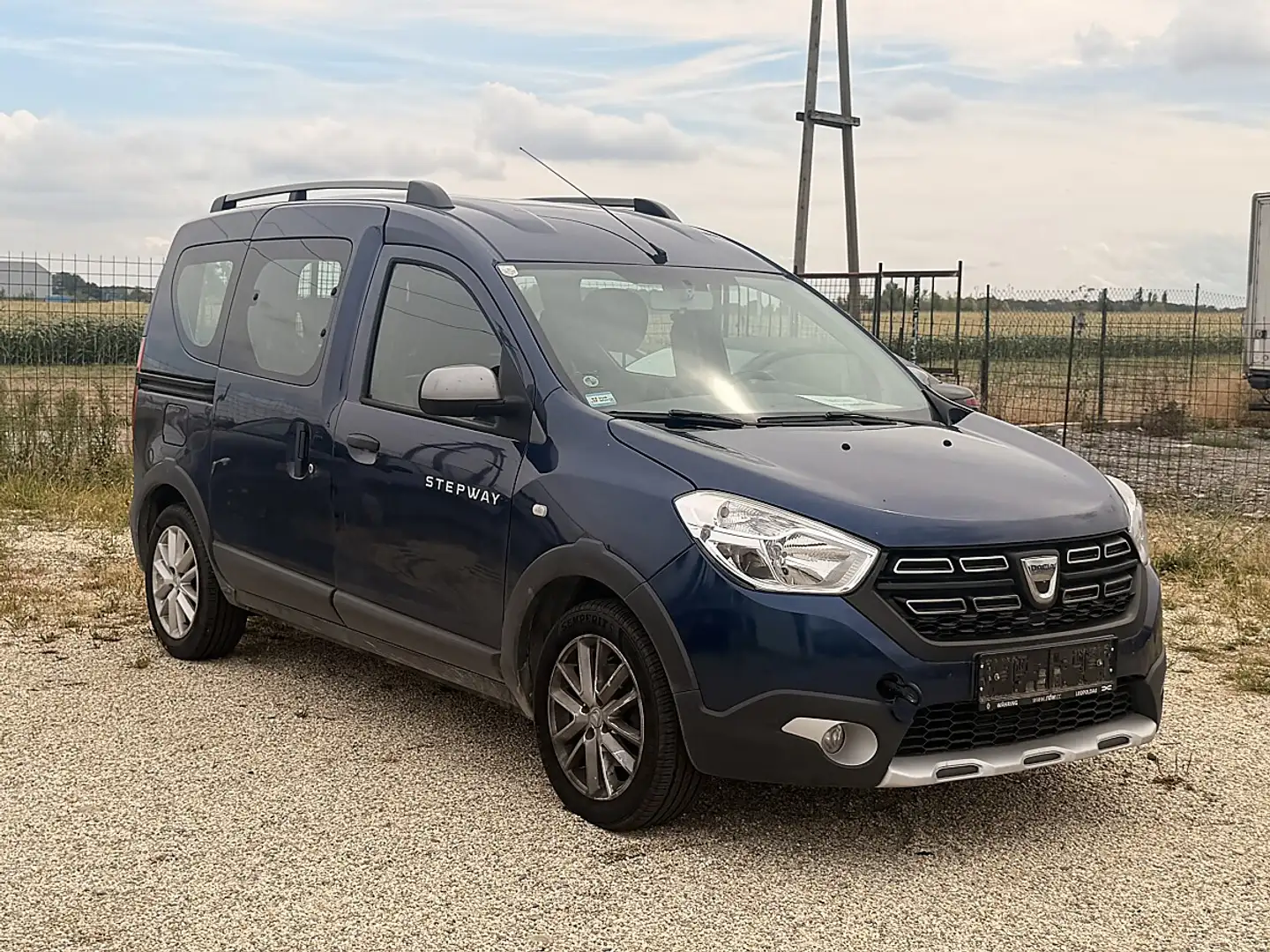 Dacia Dokker Stepway TCe 130 S&S*MOTORSCHADEN* Grau - 2