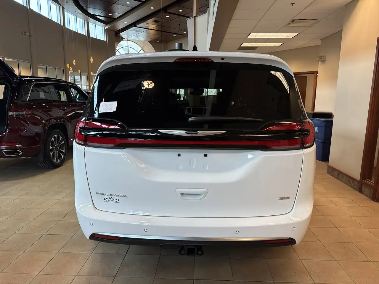 Chrysler Pacifica photo Chrysler Pacifica