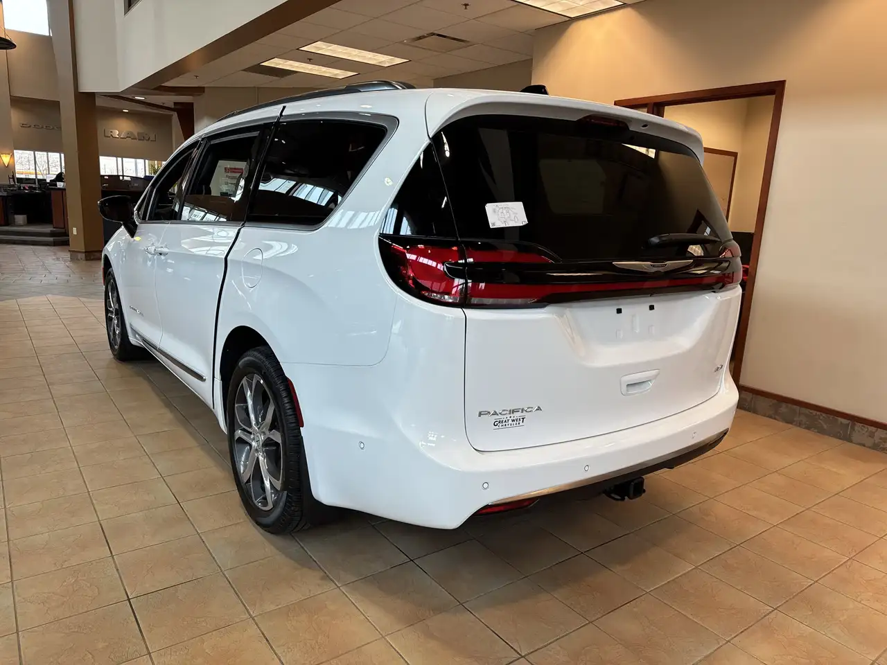 Chrysler Pacifica photo Chrysler Pacifica
