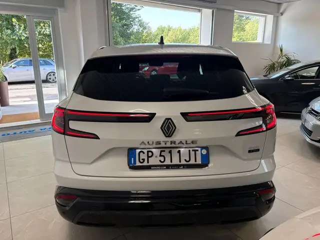Renault Austral view 5