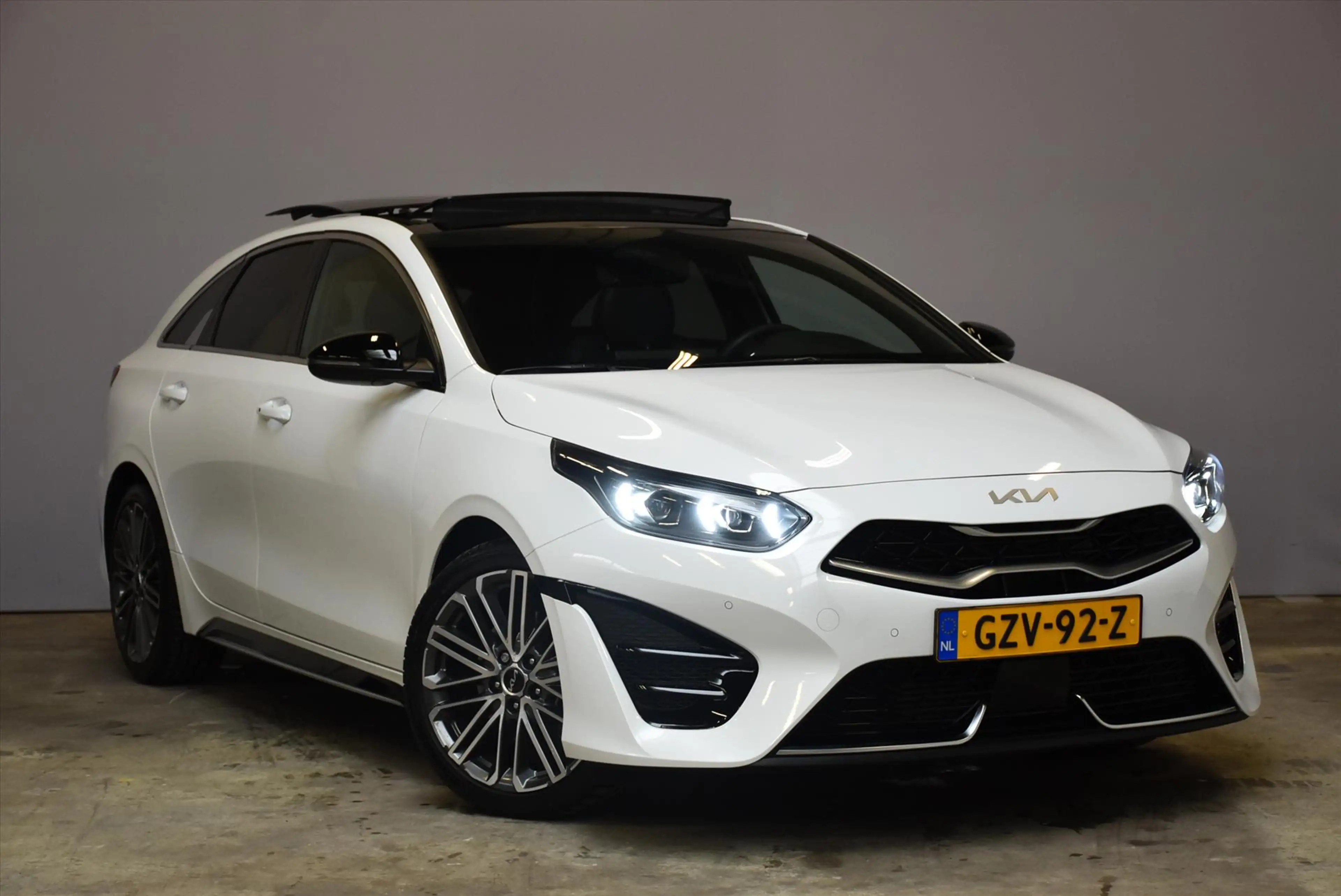 Kia ProCeed / pro_cee'd 1.5 T-GDi 140pk DCT7 GT-PlusLine PANO DAK — photo 2