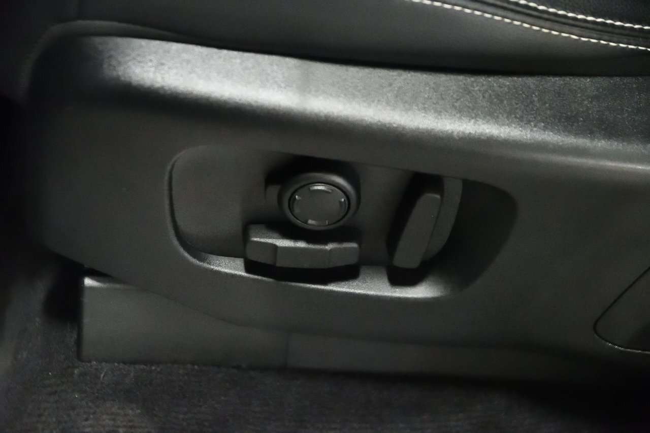 2023 Land Rover Discovery R-Dynamic S / Hitch / Heads up / Carplay / Vehicle thumb 15