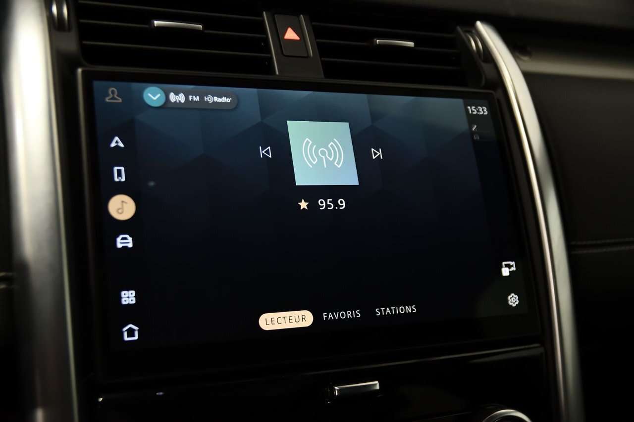2023 Land Rover Discovery R-Dynamic S / Hitch / Heads up / Carplay / Vehicle thumb 22