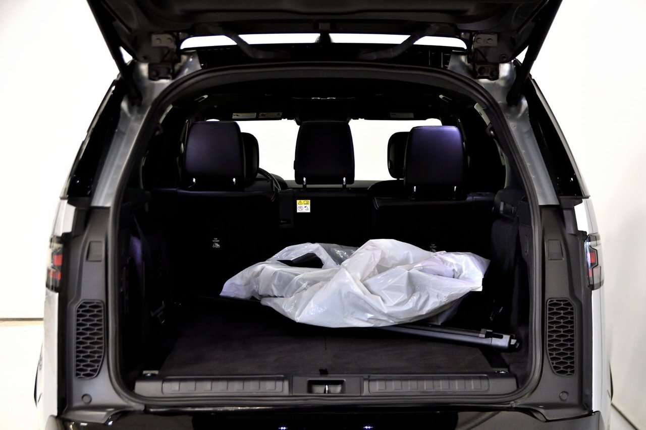 2023 Land Rover Discovery R-Dynamic S / Hitch / Heads up / Carplay / Vehicle thumb 11