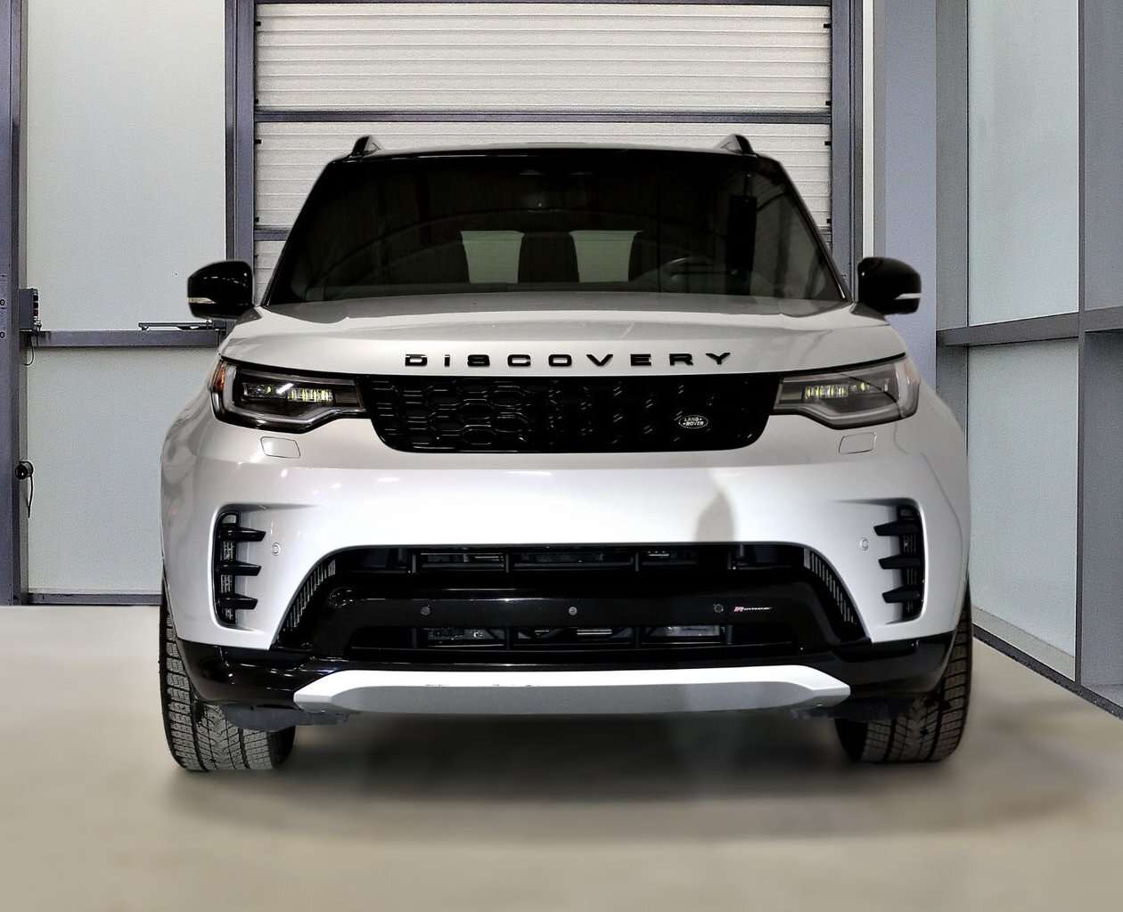 2023 Land Rover Discovery R-Dynamic S / Hitch / Heads up / Carplay / Vehicle alt 5