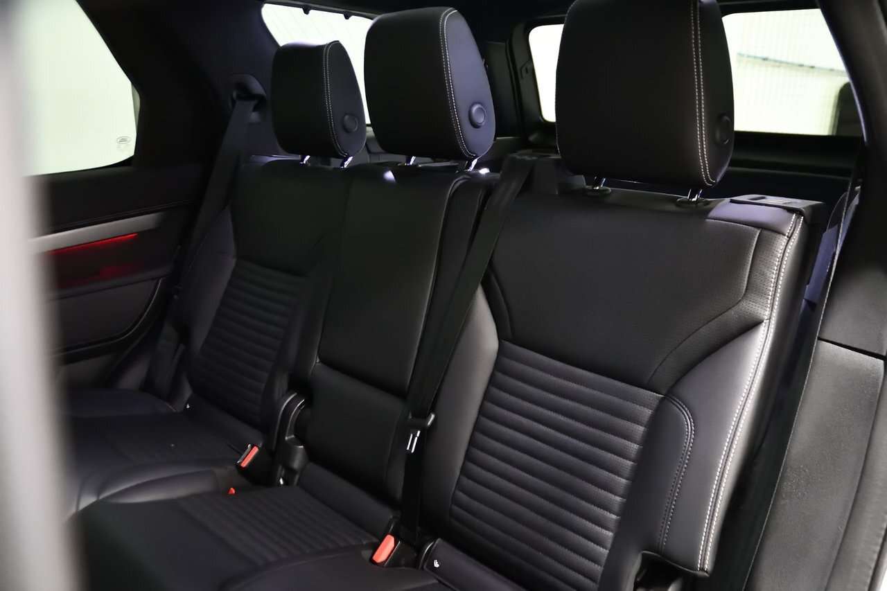 2023 Land Rover Discovery R-Dynamic S / Hitch / Heads up / Carplay / Vehicle thumb 17