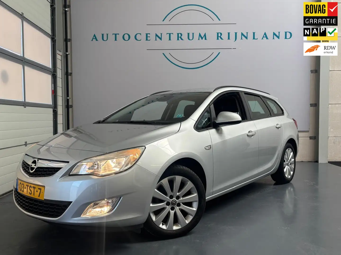 Opel Astra Sports Tourer 1.4 Turbo Cosmo Grijs - 1