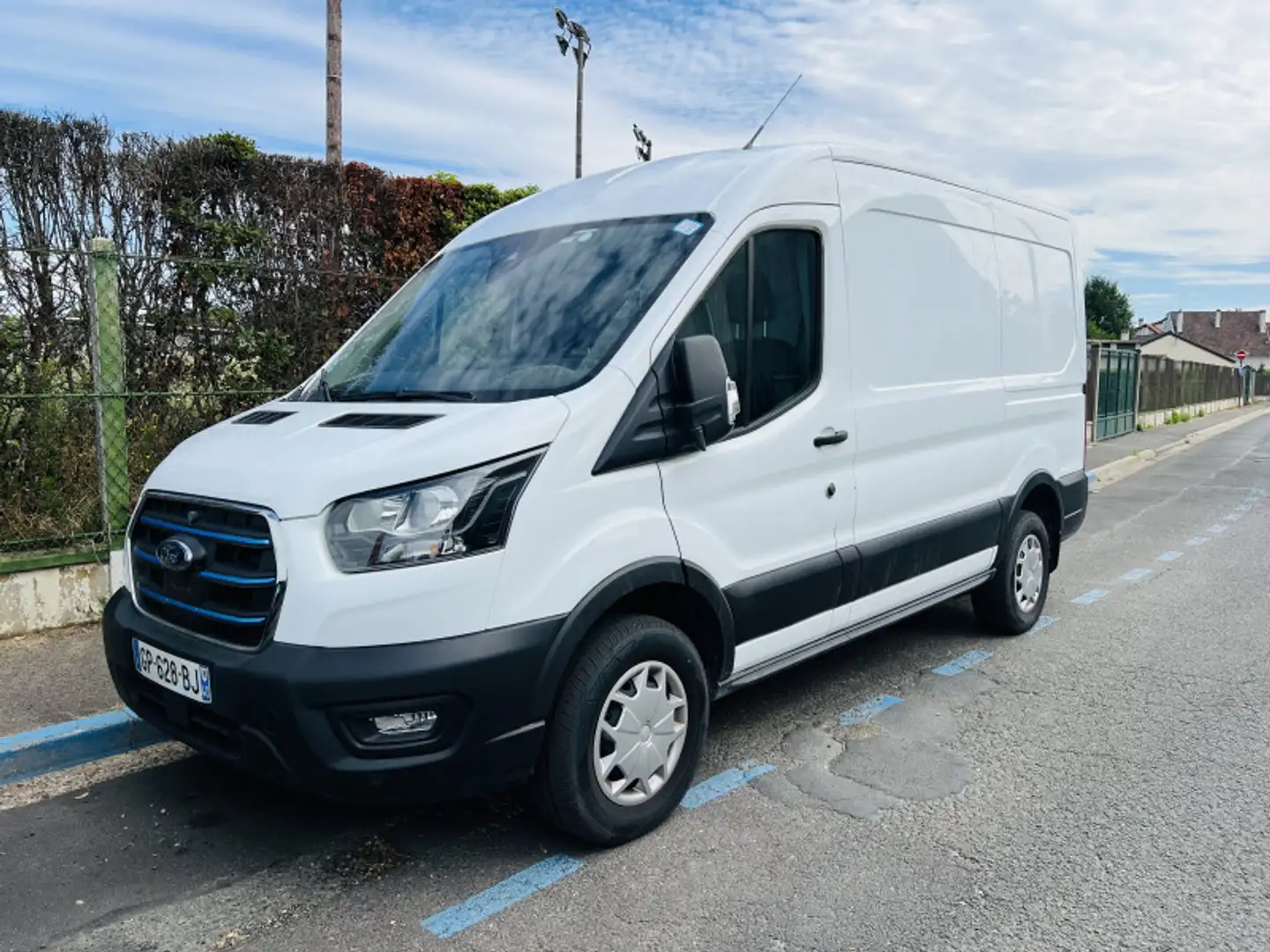 Ford Transit PE 350 L2H2 198 KW BATTERIE 75/68 KWH T Bus***3325 Blanc - 1