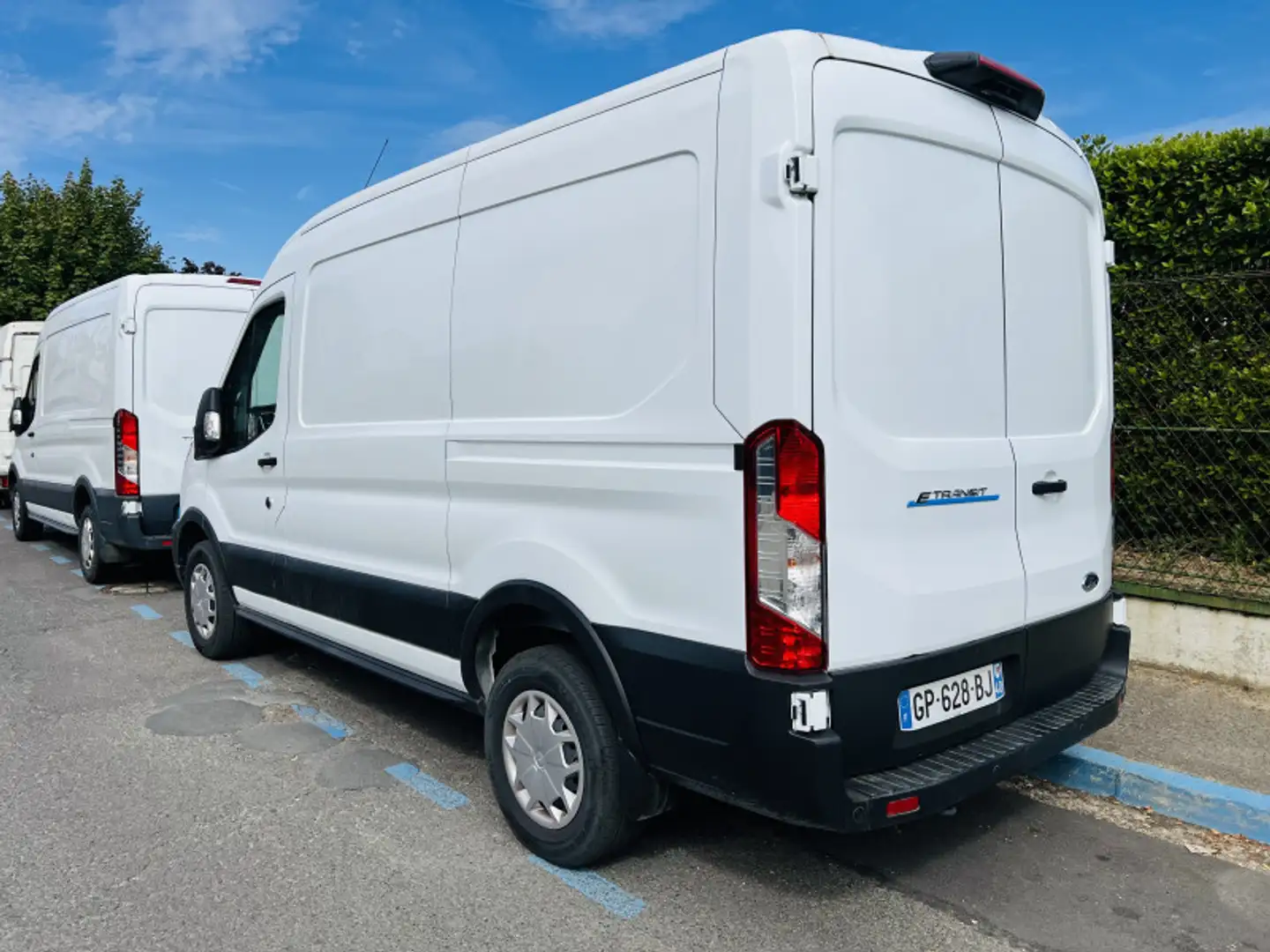 Ford Transit PE 350 L2H2 198 KW BATTERIE 75/68 KWH T Bus***3241 Blanc - 2
