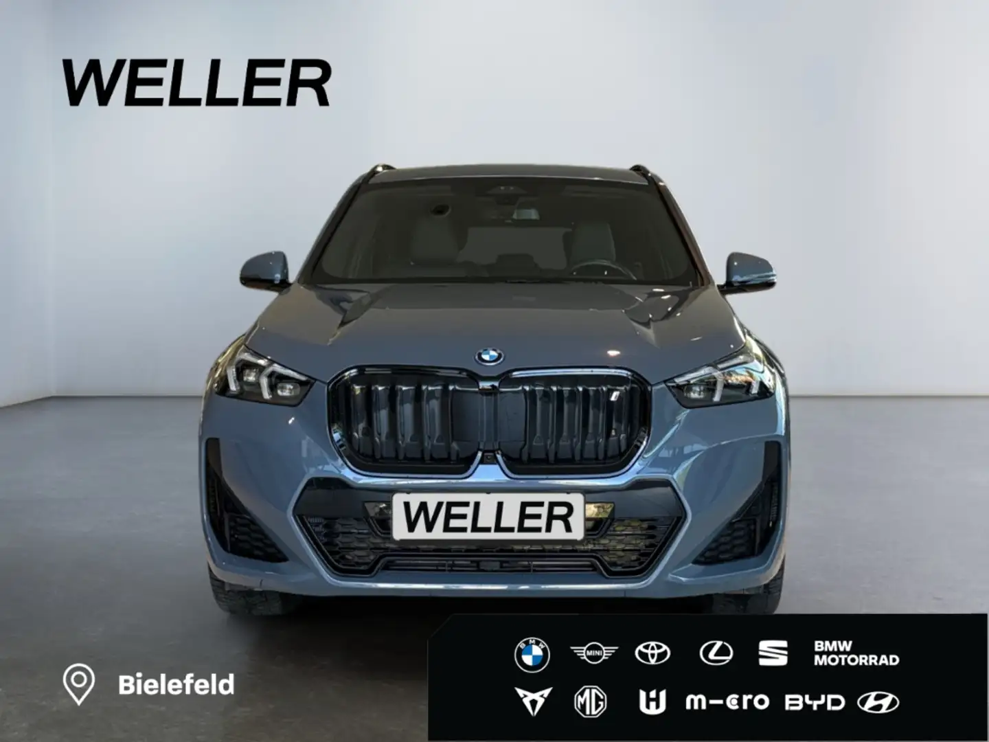 BMW iX1 xDrive30 M Sportpaket *AHK*360°*HUD*Pano*SHZ* Grijs - 2