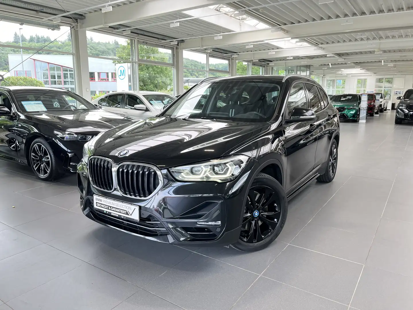 BMW X1 xDrive25e Sport Line AHK/Navi/elektr. Sitze/Head-U Zwart - 2