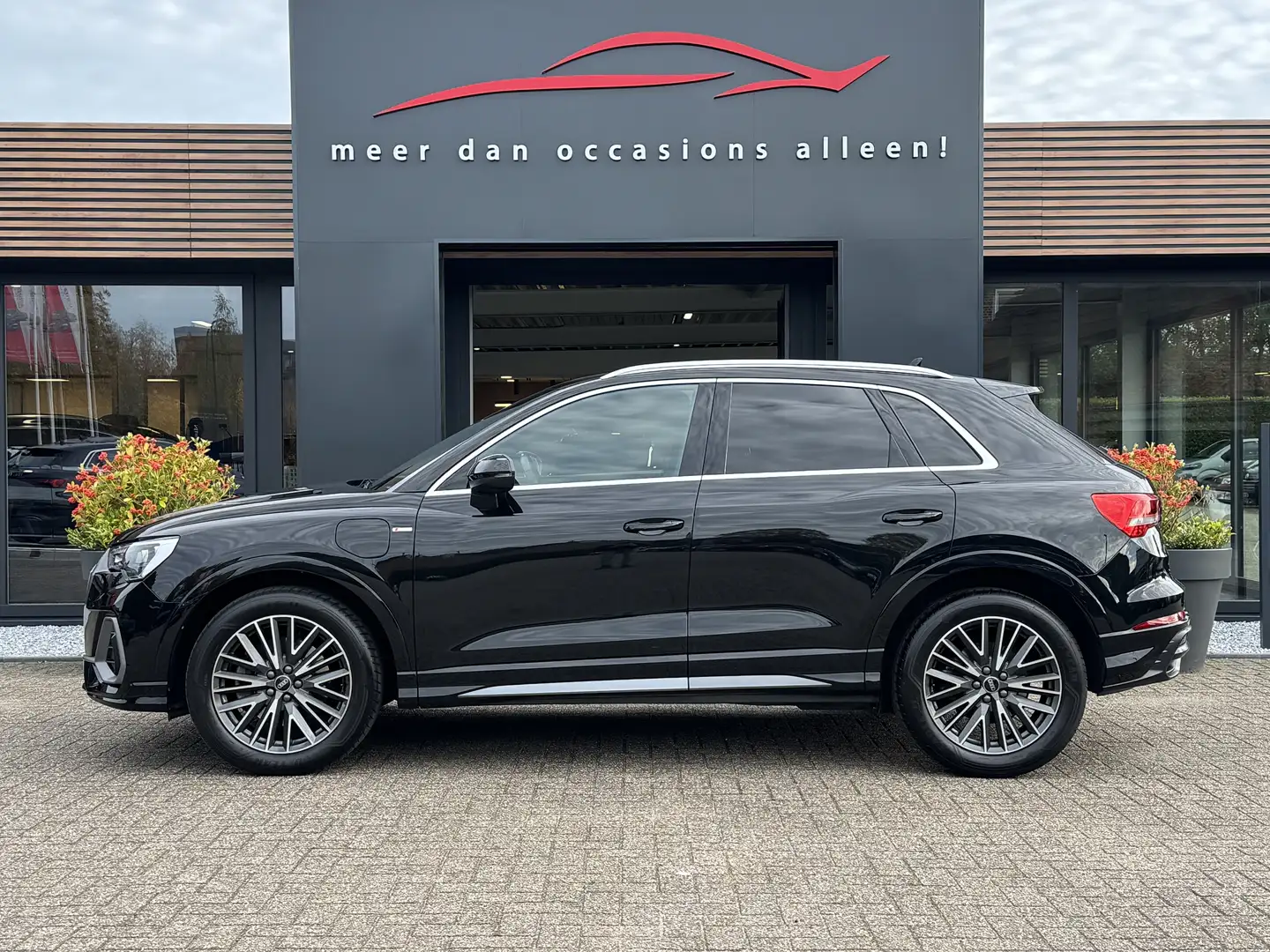 Audi Q3 45 TFSIe PHEV 245 Pk S-Line S-Tronic 19 Inch Schwarz - 2