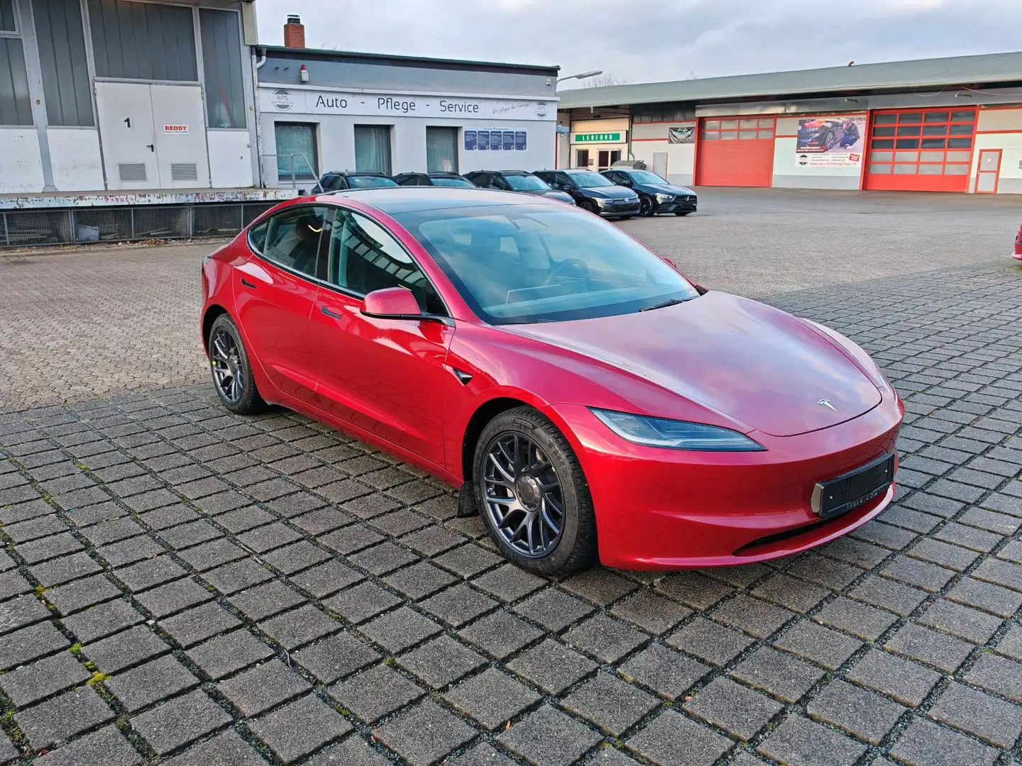 Tesla Model 3 Long Range AWD Rot - 1
