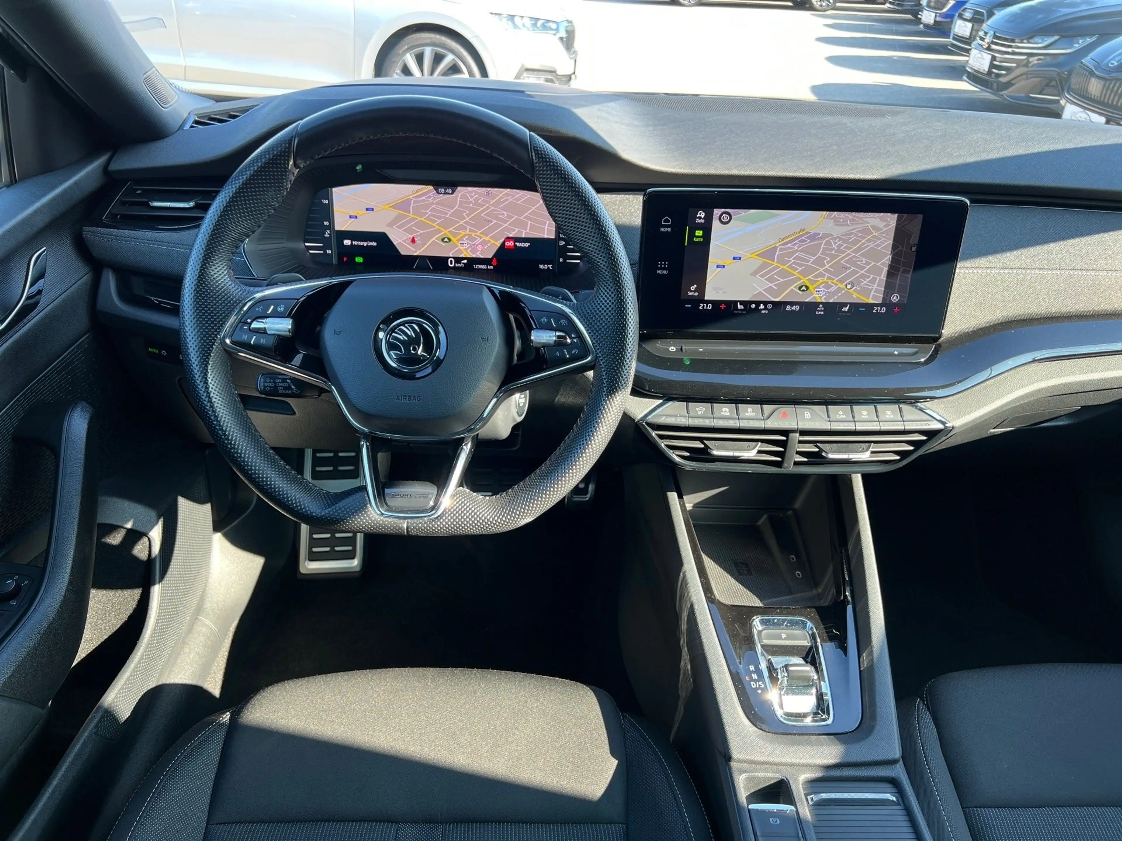 Skoda Octavia Combi 2,0 TDI Sportline DSG | NP: €45.400 — photo 11