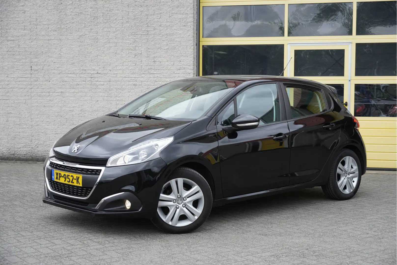 Peugeot 208 1.2 PureTech 5drs Signature BJ2019 Led | Navi | Ai Zwart - 2